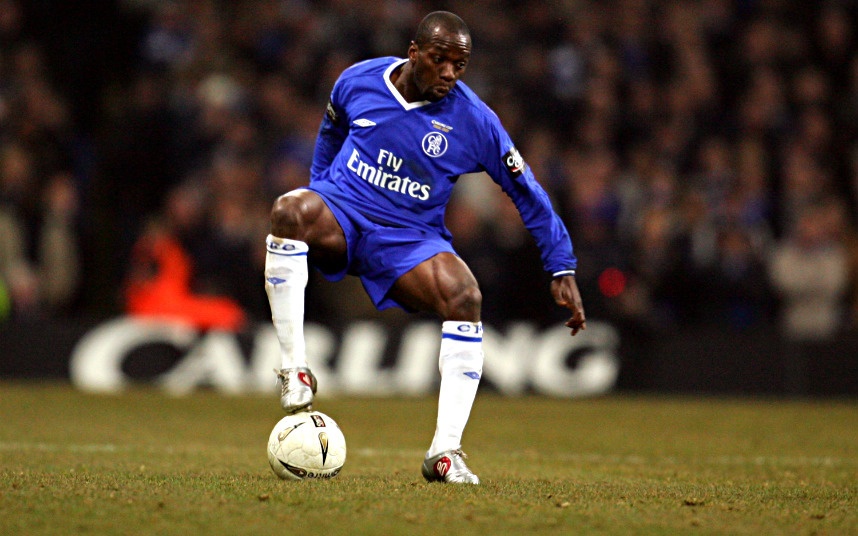 Tiền vệ trụ - Makelele: Có lẽ chẳng ai nghi ngờ gì về lựa chọn này. Makelele thực sự là 