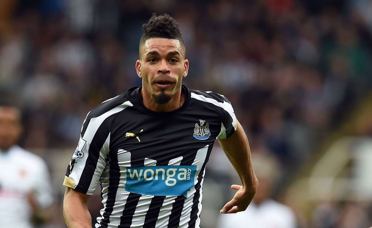 Emmanuel Riviere (Newcastle): Từng thi đấu tương đối ấn tượng trong màu áo Monaco nhưng kể từ ngày gia nhập Newcastle, chân sút 25 tuổi này sa sút phong độ nhanh chóng. Từ đầu mùa đến nay, Riviere mới 