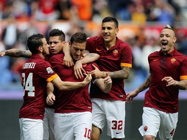 5. AS Roma (85,49%): Được mệnh danh là đội bóng có lối đá đẹp bậc nhất tại Serie A, AS Roma cũng chú trọng đến việc xây dựng lối chơi dựa trên những đường chuyền ngắn và trung bình. Vì vậy, tỉ lệ đường chuyền thành công của AS Roma cũng rất cao và nếu xét riêng tại Serie A, chẳng có câu lạc bộ nào có thể sánh với đội bóng thành Rome về khoản này.
