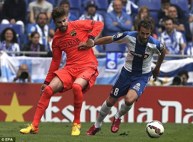 Trung vệ - Pique (Barcelona): Mặc dù Messi và Neymar là những người trực tiếp mang lại chiến thắng cho Barca nhưng công lao của Pique cũng rất lớn. Dù chỉ thi đấu với 10 người sau chiếc thẻ đỏ của Jordi Alba nhưng Pique vẫn chỉ huy hàng thủ Barca thi đấu vững chãi khiến Espanyol thậm chí không thể ghi nổi bàn nào.