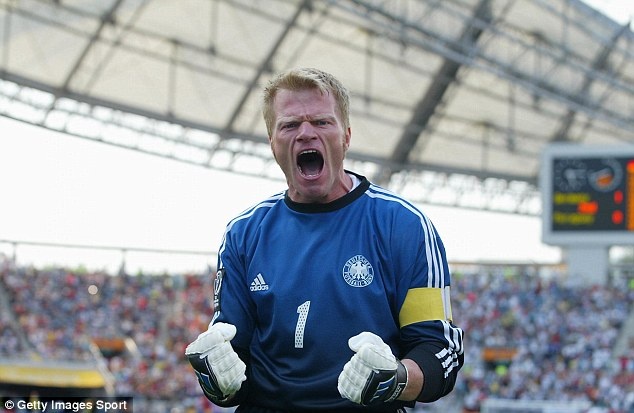 Thủ môn - Oliver Kahn: Thủ môn trong đội hình của tôi là Oliver Kahn vì tôi luôn thích anh ấy. Anh ấy đã làm nên lịch sử cùng Bayern Munich nên đó là lý do tôi chọn Kahn.