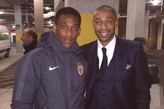 Cả Martial, Patrick Evra và Thierry Henrry đều bắt đầu sự nghiệp bóng đá tại lò đào tạo trẻ của câu lạc bộ CO Les Ullis. Hiện nay, Martial được ví là 