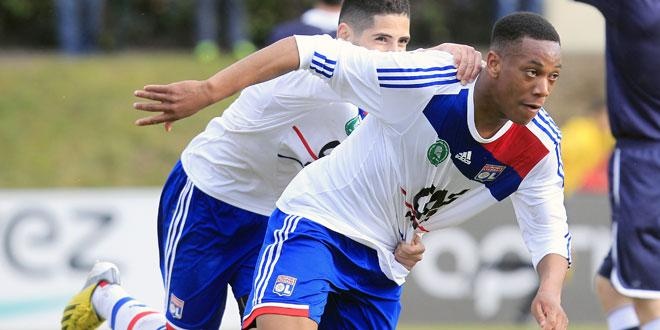 Cầu thủ 19 tuổi này trưởng thành từ lò đào tạo của Lyon. Theo Sky Sport, Monaco chỉ mất khoảng 3,6 triệu bảng để chiêu mộ Martial từ Lyon năm 2013. Chỉ hai năm sau, giá trị của Martial tăng lên gấp 10 lần khi Man Utd phải chi ra 36 triệu bảng để đưa tiền đạo này tới Old Trafford.