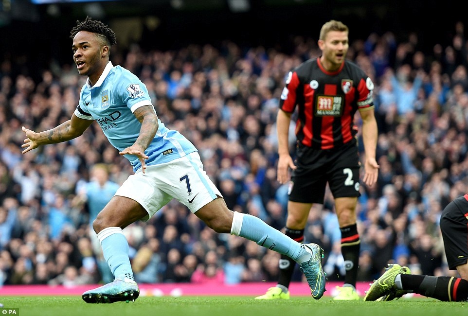 Tiền vệ trái - Raheem Sterling (Man City): Trong một ngày vắng bóng Aguero, Sterling đã làm thay nhiệm vụ ghi bàn. Trong chiến thắng 5-1 của Man City trước Bournemouth, Sterling đã đóng góp một hattrick giúp The Citizens tiếp tục giữ vững ngôi đầu bảng.