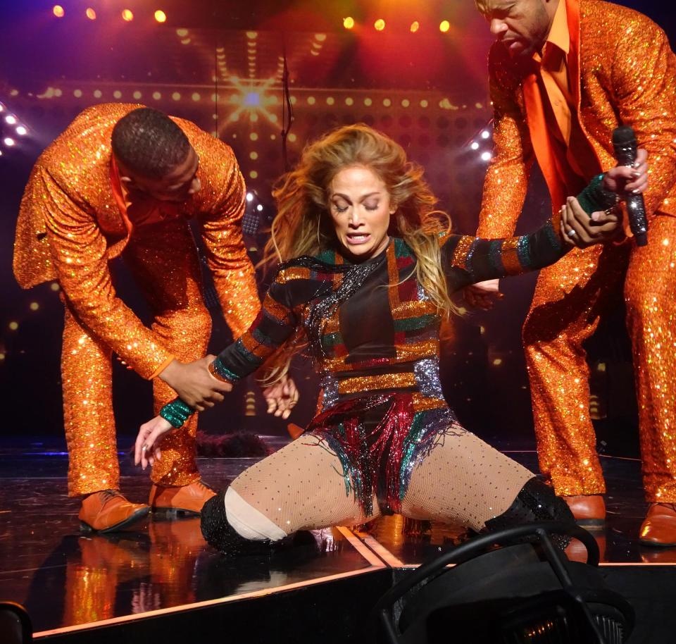 jennifer lopez gặp sự cố lộ hàng ảnh 1 jennifer lopez gap su co lo hang anh 1