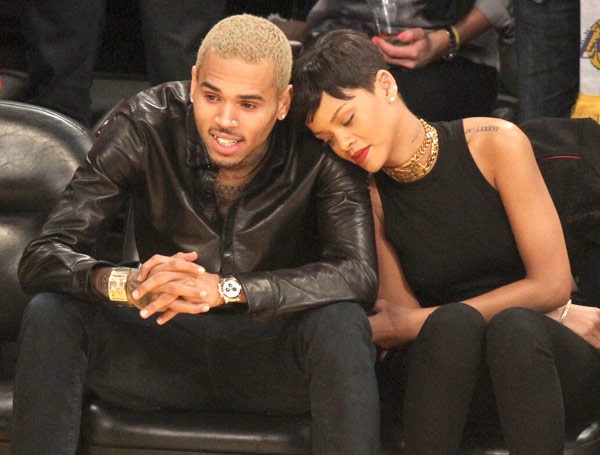 Chris Brown muon noi lai tinh xua voi Rihanna hinh anh