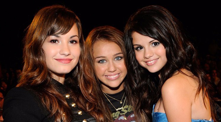 5 scandal dinh dam cua cac cong chua Disney hinh anh