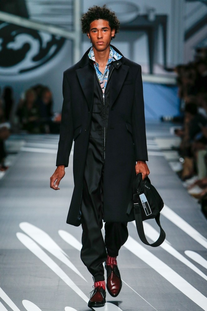 Prada su dung hoa tiet comic trong bo suu tap moi anh 2