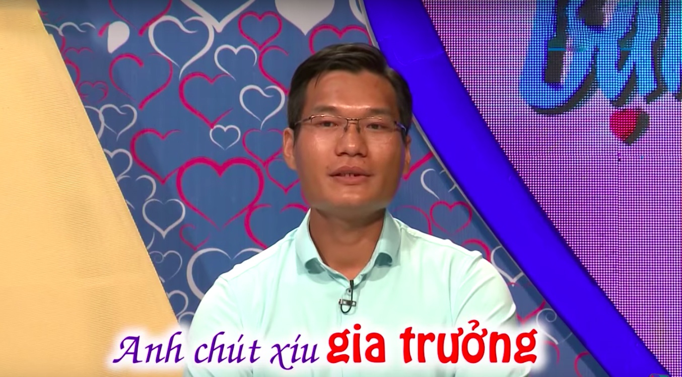 Chang trai tu nhan thang than, chen ngang co gai lam khan gia buc xuc hinh anh
