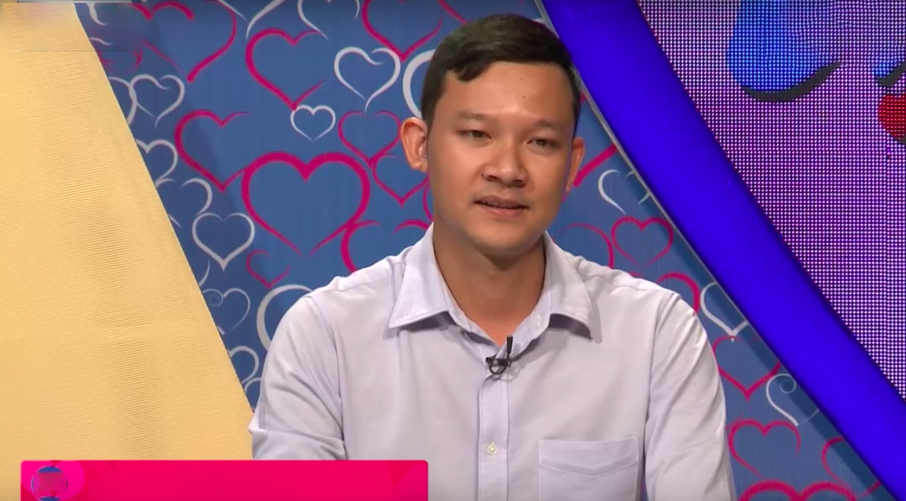 Lien tuc nhac ve tinh cu, chang trai mat co hoi hen ho tro ly giam doc hinh anh