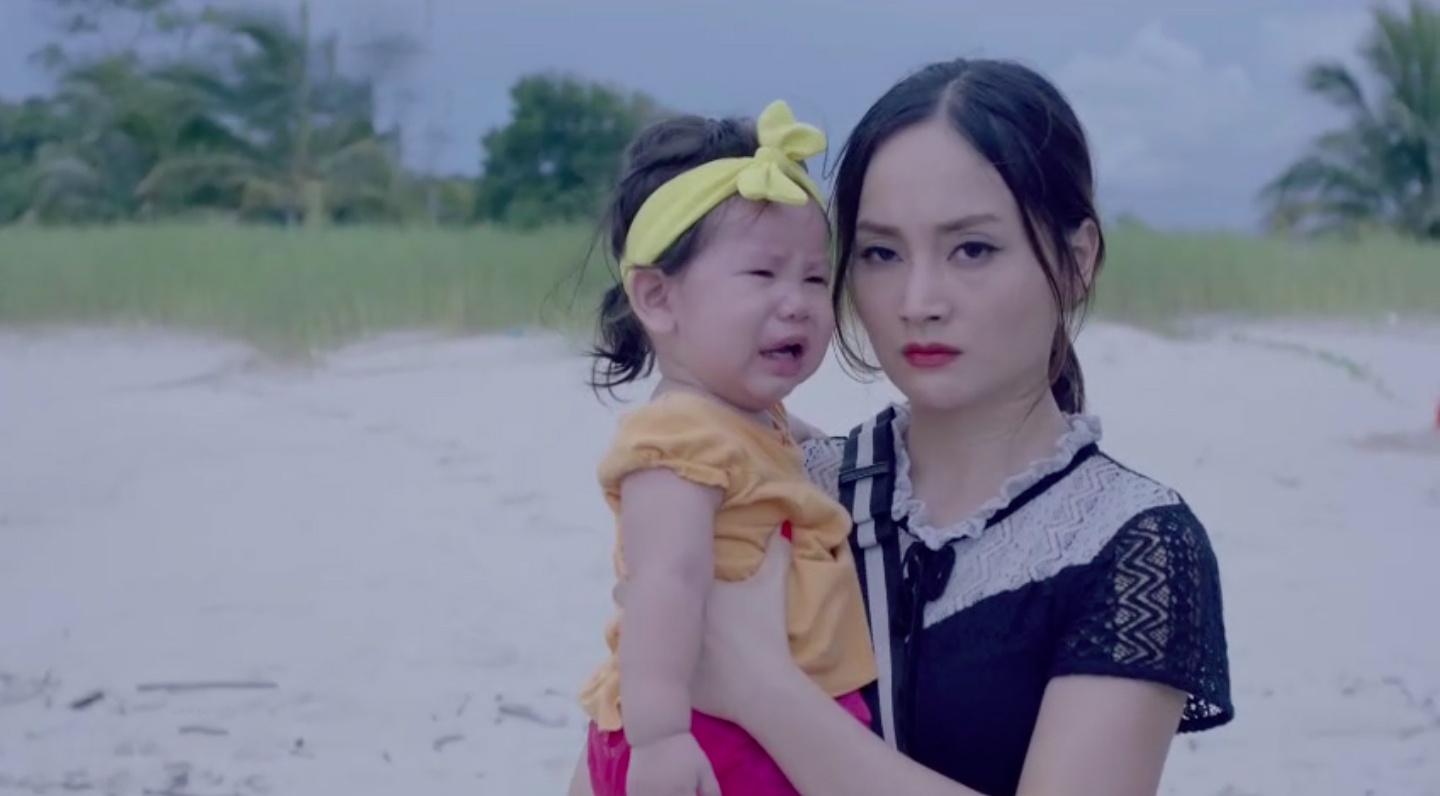 Ca mot doi an oan: Dieu bat coc chau noi Vu gia bo ngoai bien vi ghen hinh anh