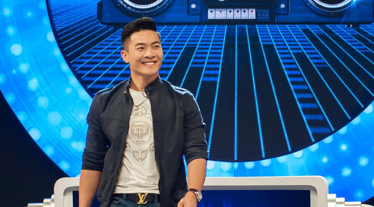 Hoang tu xiec Quoc Co khoe giong hat 'kho do' tren song truyen hinh hinh anh