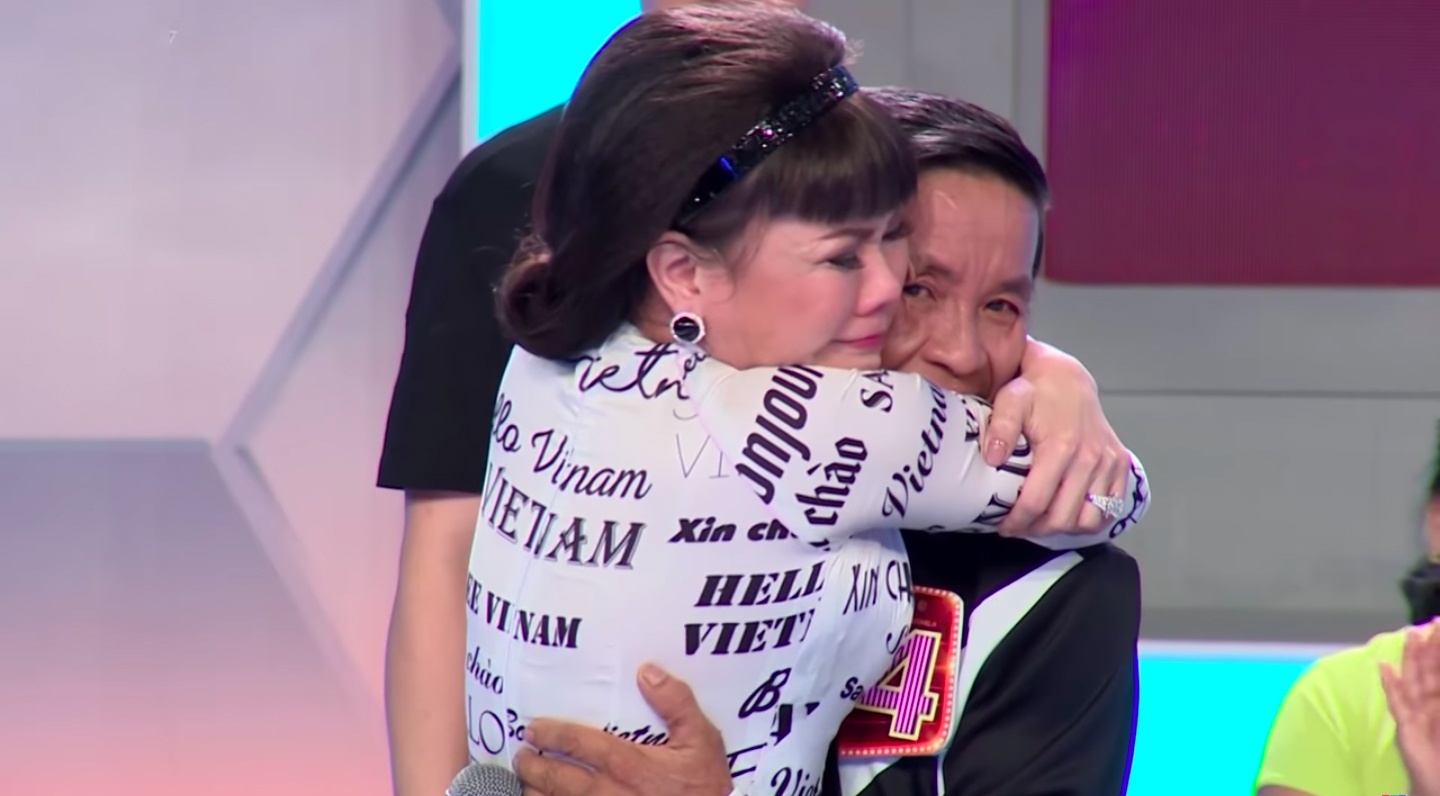 Viet Huong bat khoc truoc nguoi hung cuu 11 nguoi vu sap cau Can Tho hinh anh