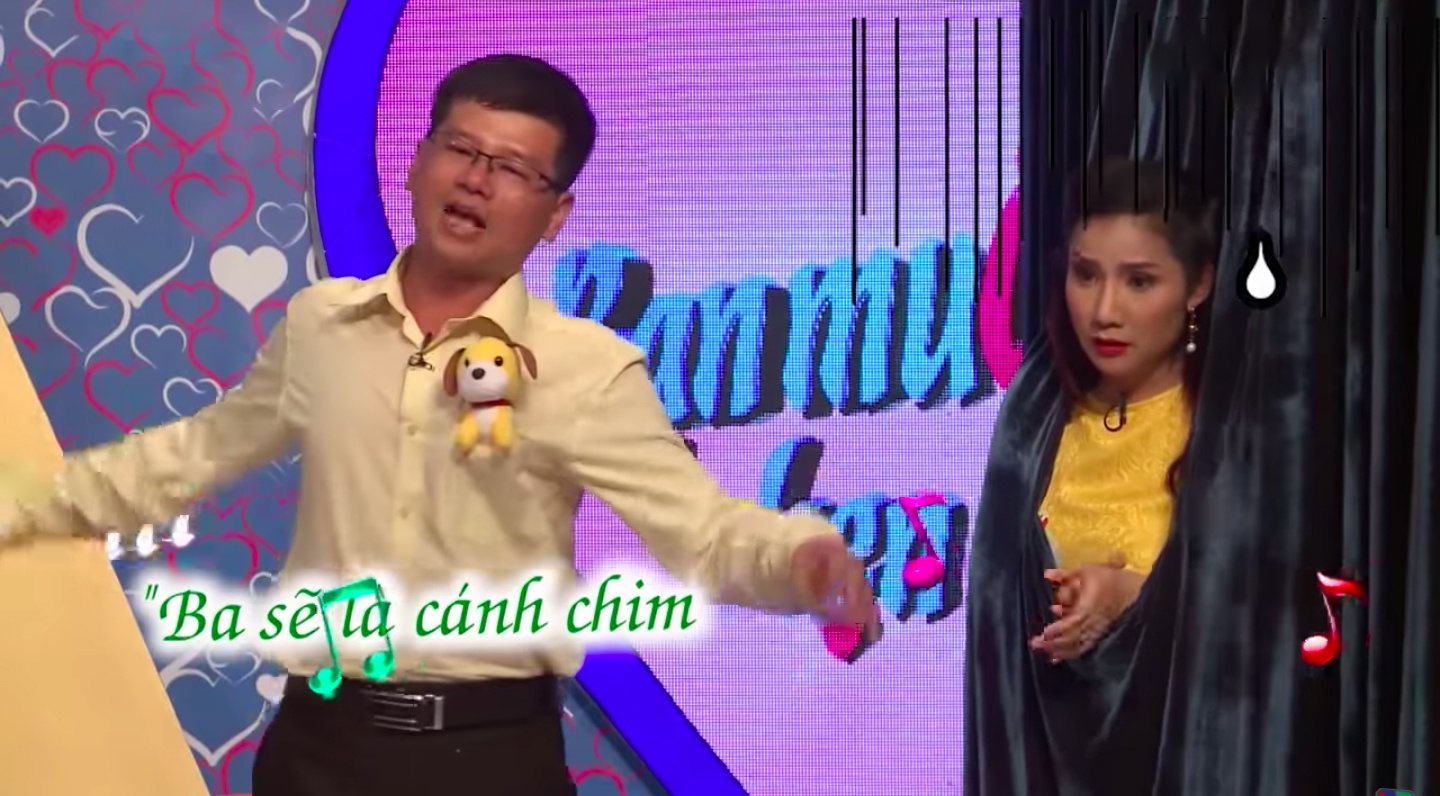 Thay giao 'mua qua deo' tren san khau khien MC nghi ngo gioi tinh hinh anh