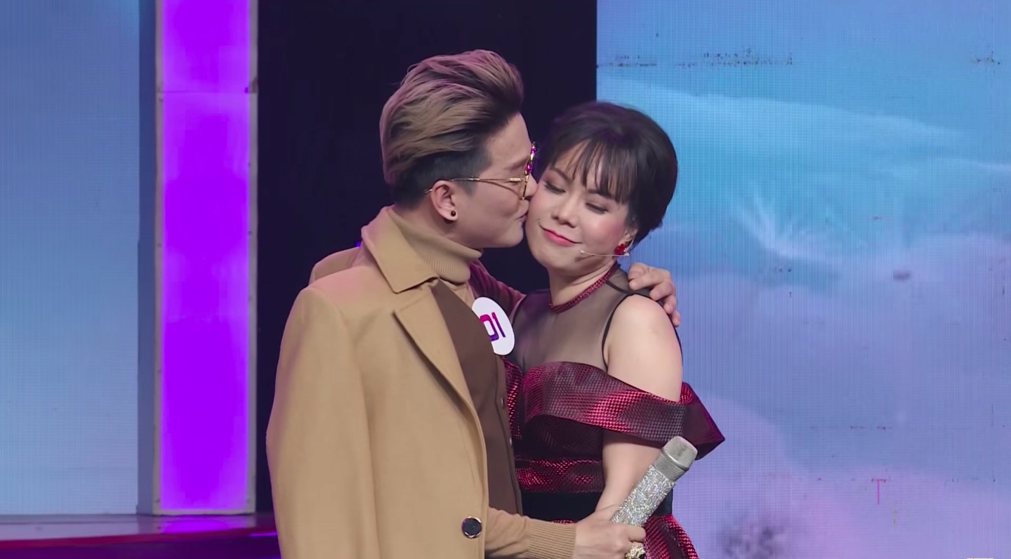 Ca si bi an: Vu Ha hon Viet Huong, tinh tu the hien ‘7 ngay doi mong’ hinh anh