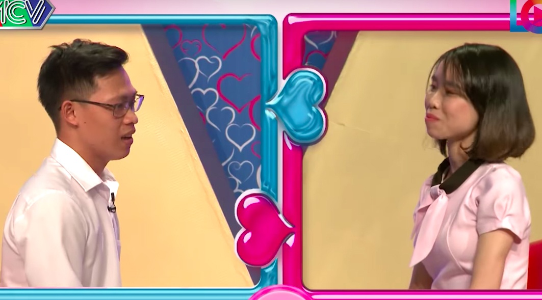 Chang trai gia giong phim Hong Kong to tinh cung ban gai hinh anh