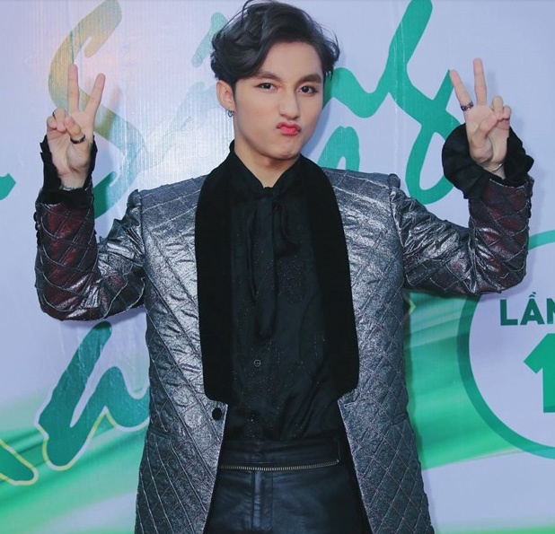 Sao nam trang diem dam anh 12