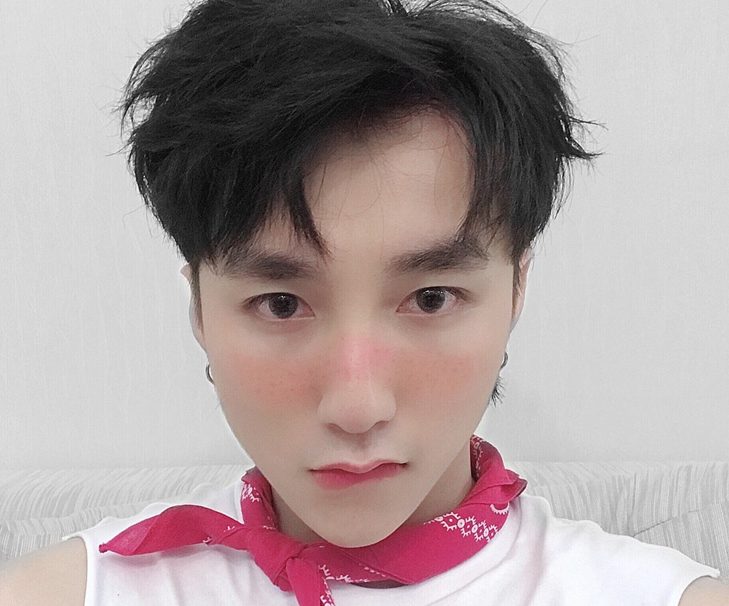 Son Tung M-TP va nhung lan trang diem dam nhu con gai hinh anh