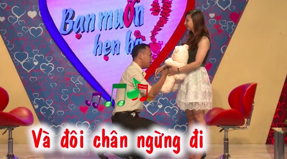 9X quy goi hat 'Nam lay tay anh' de to tinh voi ban gai hinh anh