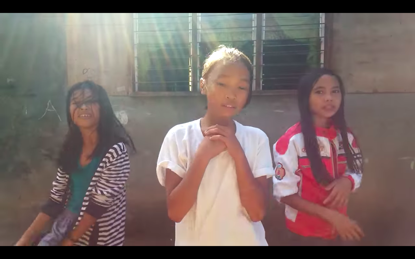 Bboom Bboom phien ban Ponytail Girl hinh anh