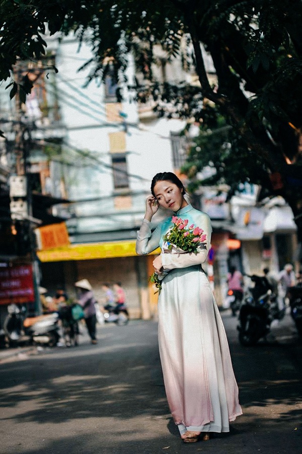 con gai ban sao cua nhung nghe si noi tieng anh 10