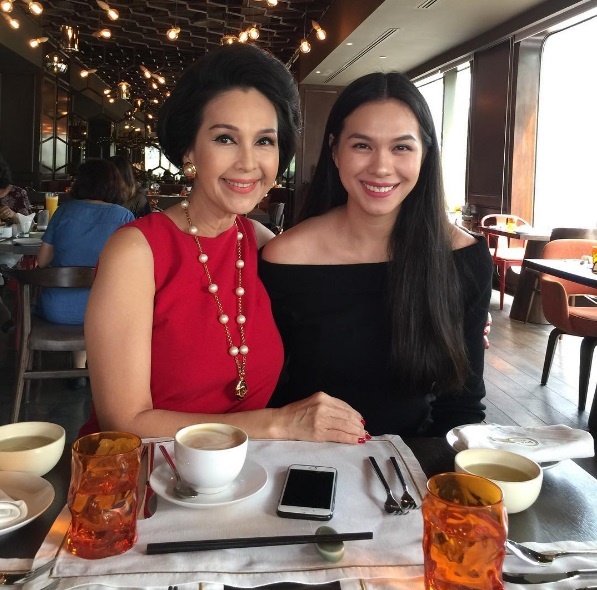 con gai ban sao cua nhung nghe si noi tieng anh 7