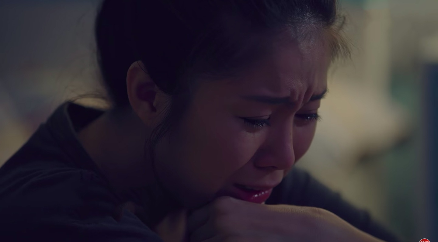 Gao nep gao te: Le Phuong bi me hat hui, an tan gia trong nuoc mat hinh anh