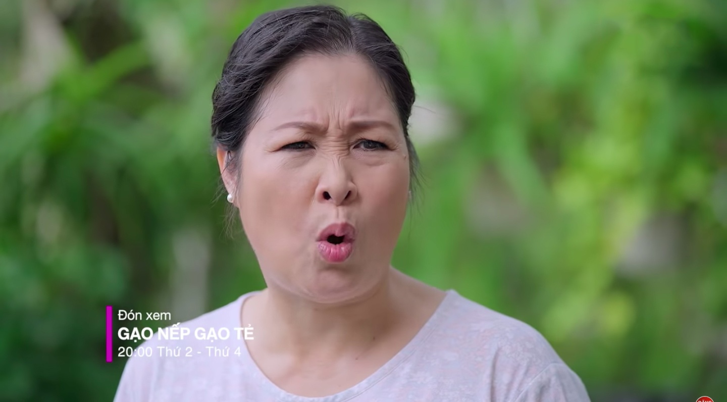 'Gao nep gao te': Hong Van cam con gai ve nha mac Le Phuong khoc loc hinh anh