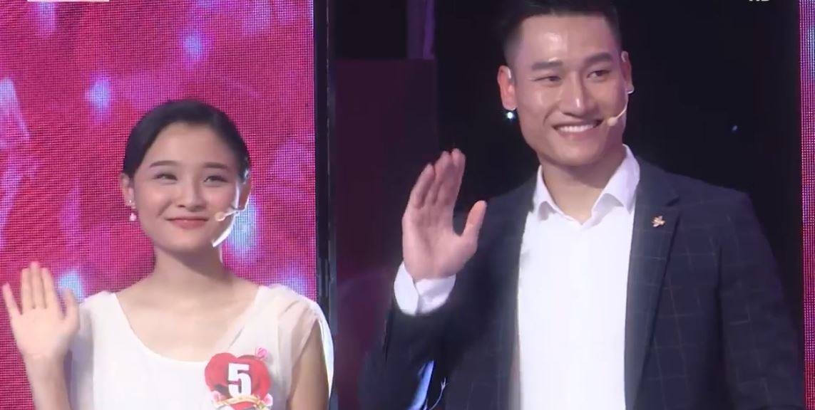 Bi 4 co gai tu choi, phong vien hay ghen hen ho cung nu MC xinh dep hinh anh