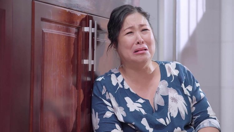 ‘Gao nep gao te’: Ba Mai khoc nuc no vi bi chong con xem nhu nguoi o hinh anh