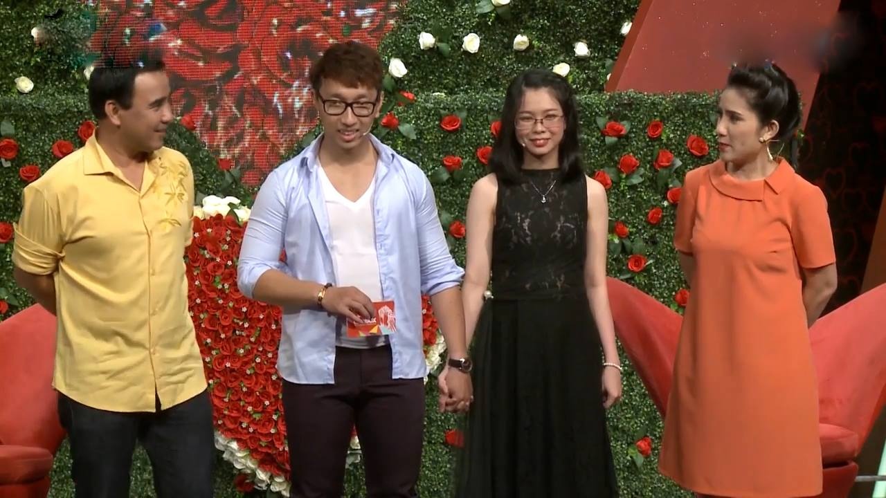 Trai dep Viet kieu Phap hen ho voi co gai co giong hat ngot ngao hinh anh