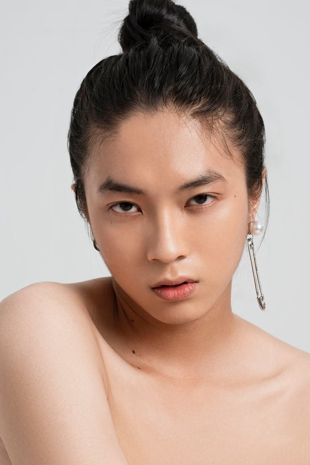 Chang trai duoc khen dep nhu con gai anh 10