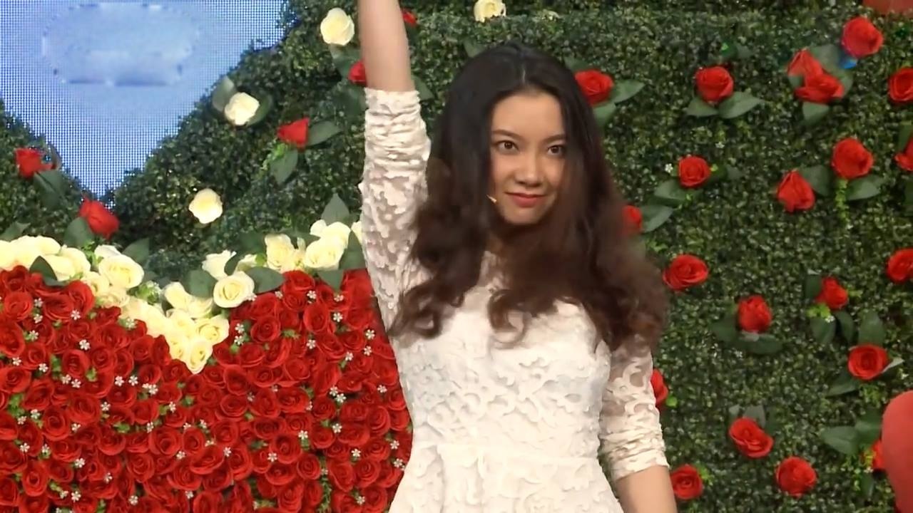 Nu bac si chua tung yeu ai nhay Kpop 'don tim' ban trai hinh anh