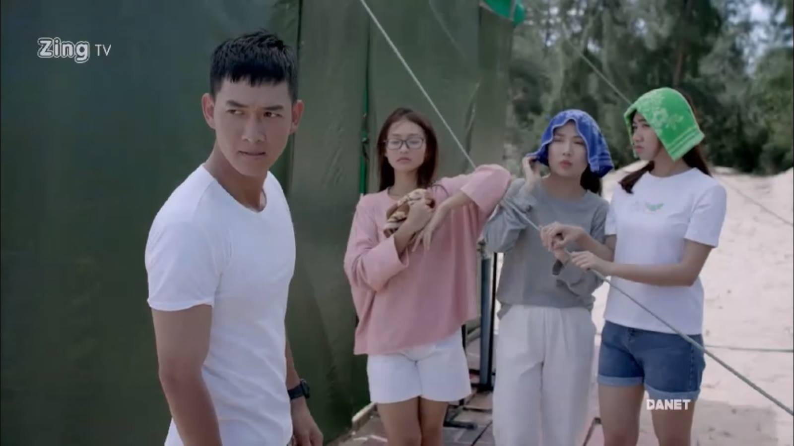 'Hau due mat troi': Song Luan ghen vi Kha Ngan mai nhin trai 6 mui hinh anh