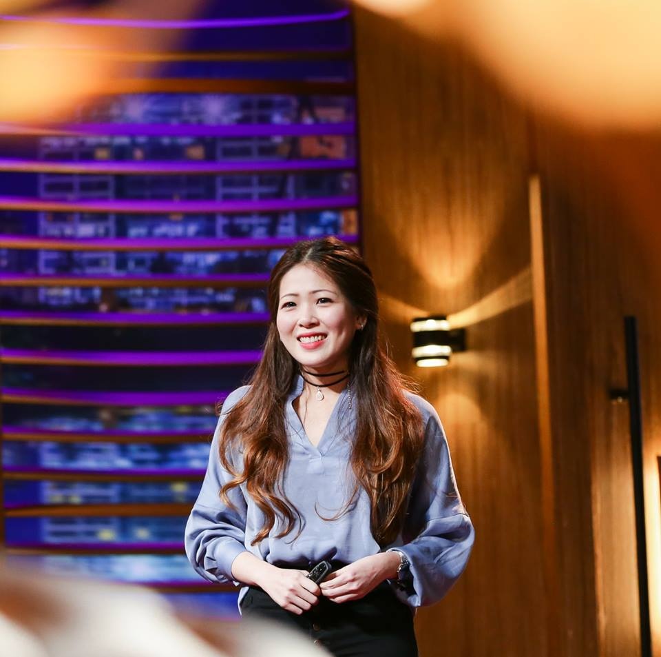 cô gái xinh đẹp tại Shark Tank ảnh 2 co gai xinh dep tai Shark Tank anh 2