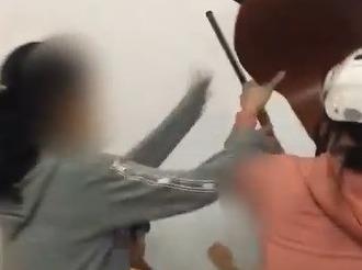 Danh con o quan tra sua: Luc tre tram cam, muon tu tu do loi tai ai? hinh anh
