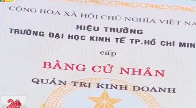 Mua bang dai hoc gia 'de nhu mua rau' hinh anh