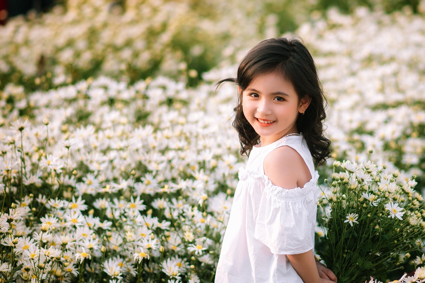 thien than nhi ben cuc hoa mi anh 13