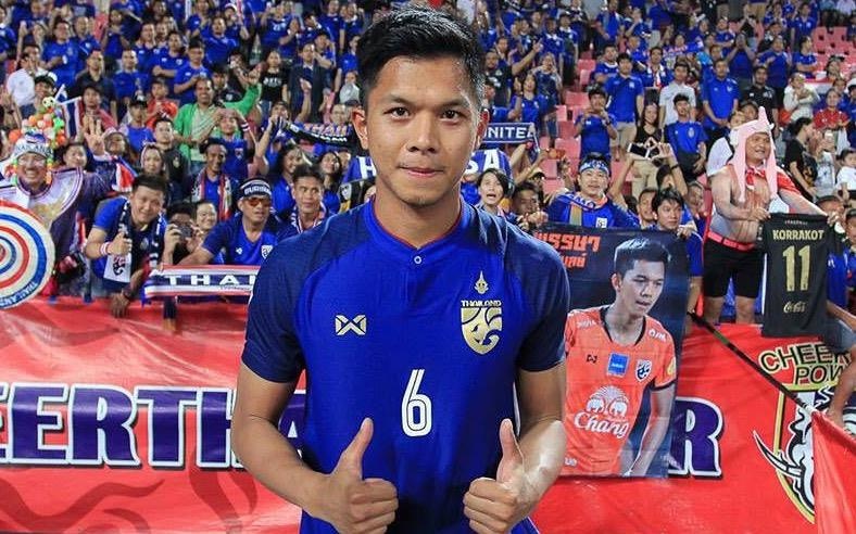 Chang trung ve dep trai, cao 1,91 m cua doi tuyen Thai Lan hinh anh