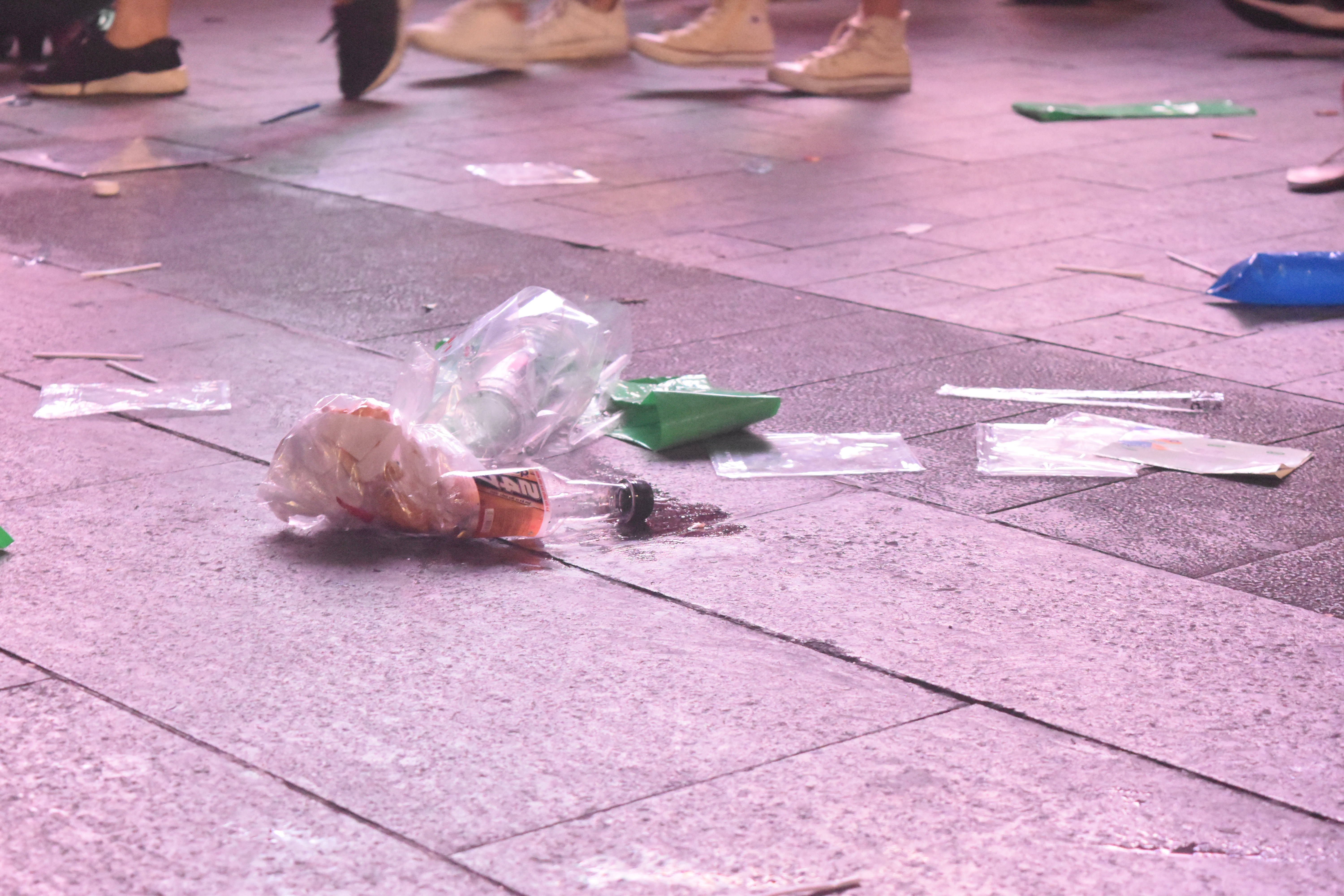 xả rác ngập khu vực phố đi bộ ảnh 8 xa rac ngap khu vuc pho di bo anh 8