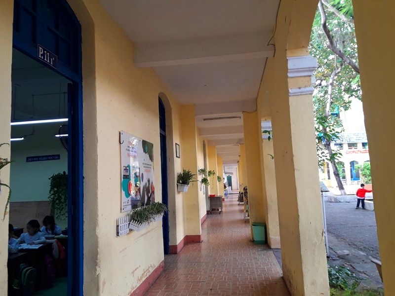 Phong giao duc len tieng vu hoc sinh tieu hoc roi tu tang 2 hinh anh