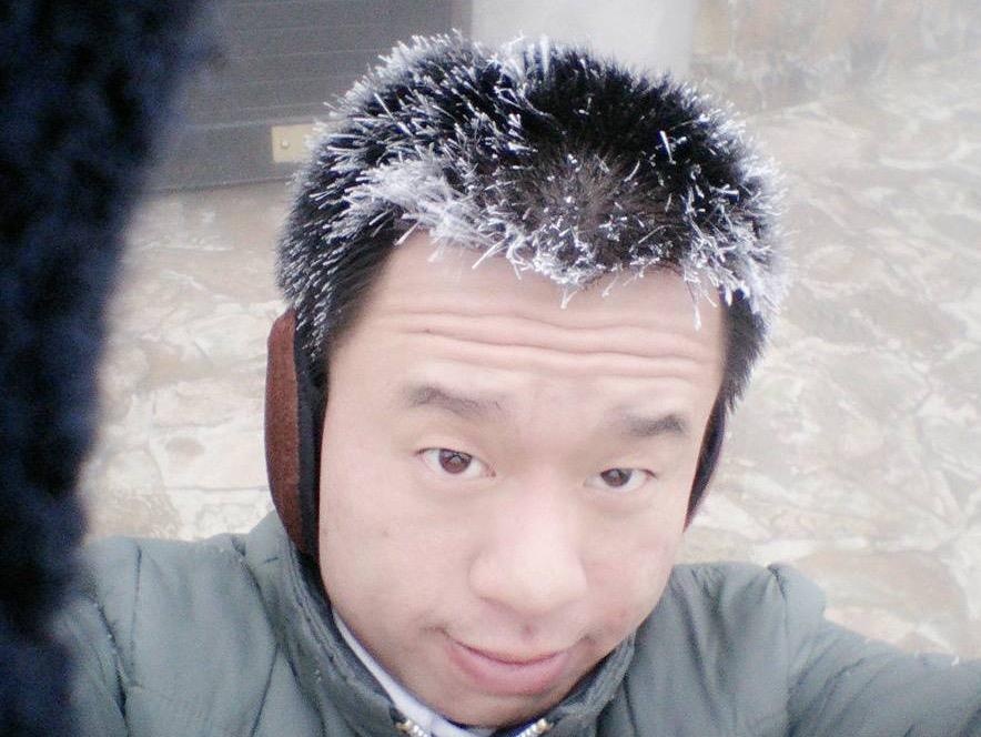 Gioi tre khong ngai gia ret check-in bang tuyet o Mau Son hinh anh