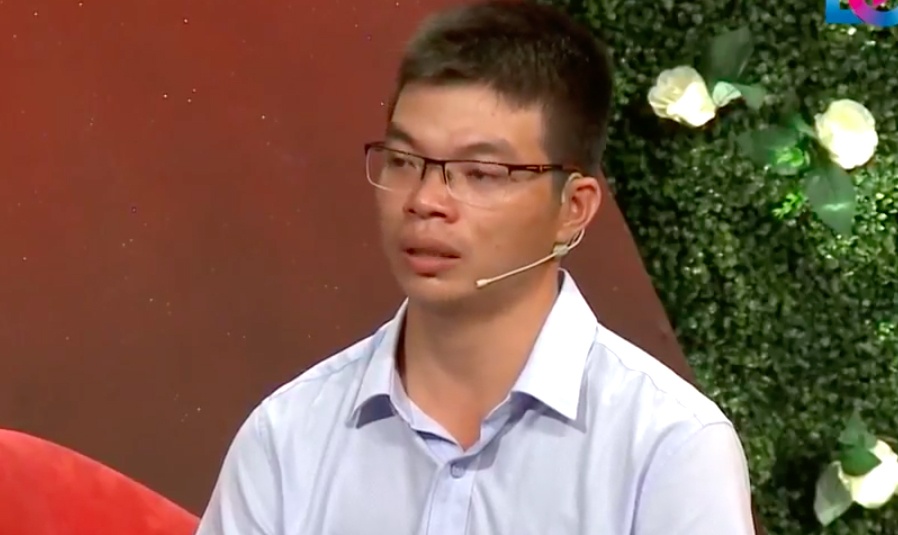 9X nuoi heo to tinh voi co gai tu van bao hiem hinh anh