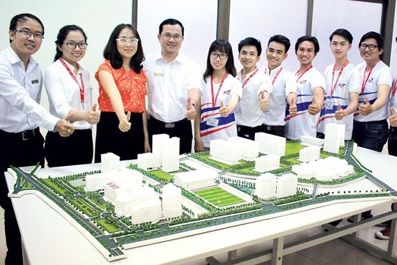 Nữ tiến sĩ đầu tiên Việt Nam nhận bằng sáng chế Mỹ ảnh 1 Nu tien si dau tien Viet Nam nhan bang sang che My anh 1