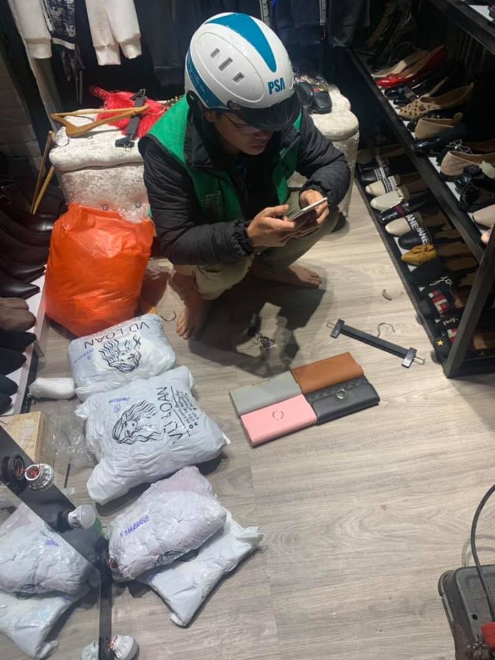 Shipper mua qua tang vo anh 1