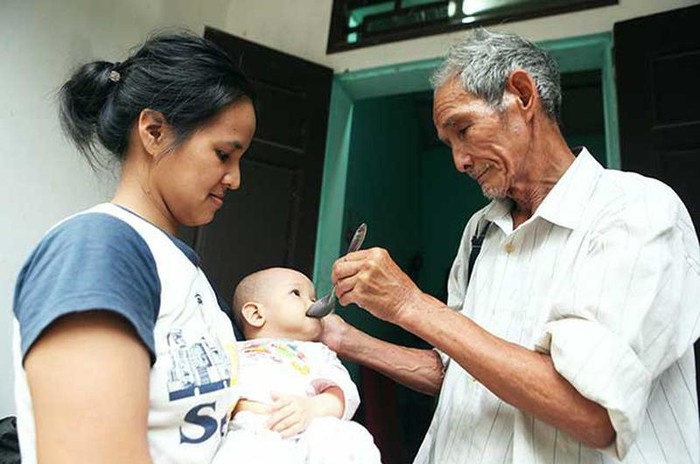 chuyen tinh lech tuoi gay xon xao dan mang anh 10