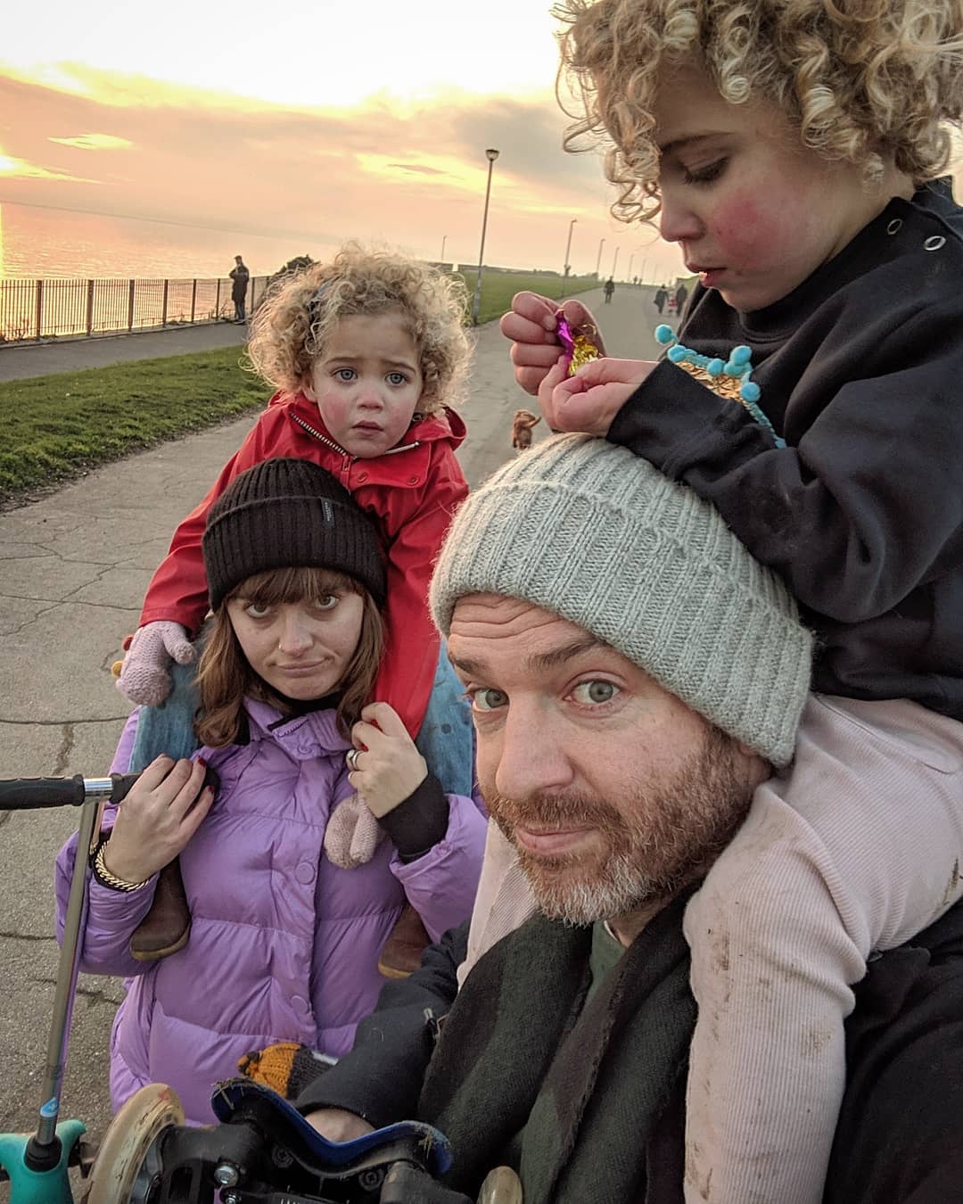 Ong bo gay tranh cai vi doi cao troc toc con gai anh 4