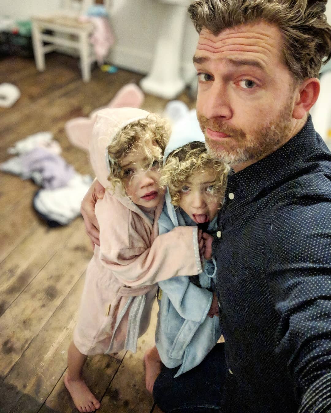 Ong bo gay tranh cai vi doi cao troc toc con gai anh 5