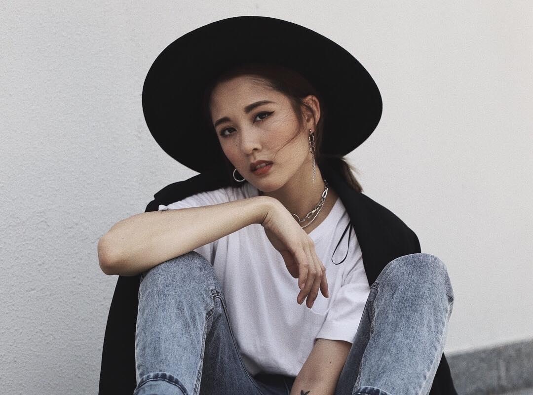 vlogger noi tieng anh 12