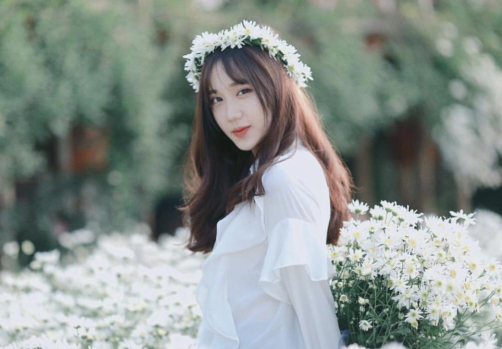 Nhan sac trong veo cua 'hot girl quan nhan' thuong bi nham la Han Quoc hinh anh